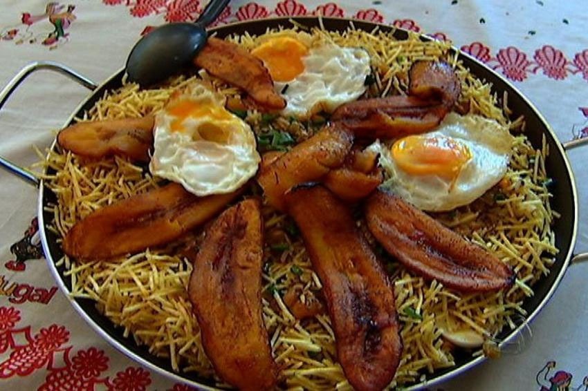 Arroz Boliviano: Carne e Banana, Um Sabor Inesquecível Arroz Boliviano: Carne e Banana, Um Sabor Inesquecível
