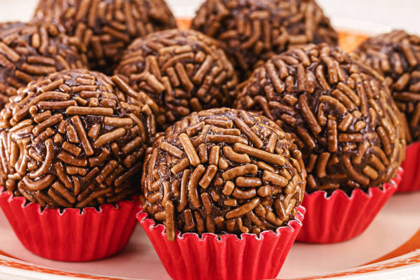 Brigadeiro de Colher: O Ponto Cremoso que Derrete na Boca Brigadeiro de Colher: O Ponto Cremoso que Derrete na Boca
