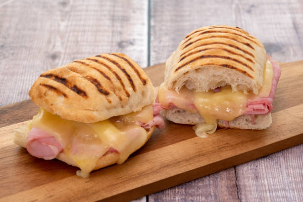 Bauruzinho de Forno: O Lanche de Lanchonete que Não Pesa na Massa Bauruzinho de Forno: O Lanche de Lanchonete que Não Pesa na Massa