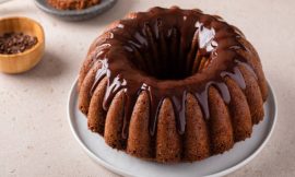 Bolo de Cenoura que Não Sola: Segredo da Massa Fofa e Úmida