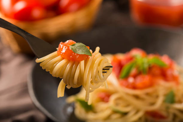 Macarrão com Molho de Tomate Rápido: O Segredo para não Empapar Macarrão com Molho de Tomate Rápido: O Segredo para não Empapar