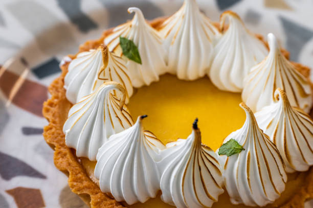 Torta de Limão com Merengue: O Segredo da Confeitaria em Casa Torta de Limão com Merengue: O Segredo da Confeitaria em Casa