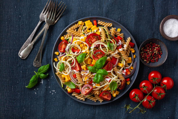 Salada de Macarrão Refrescante: O Segredo para não Grudar Salada de Macarrão Refrescante: O Segredo para não Grudar
