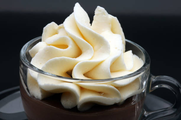 Chantilly de Confeitaria: O Segredo para não Talhar e Ficar Firme