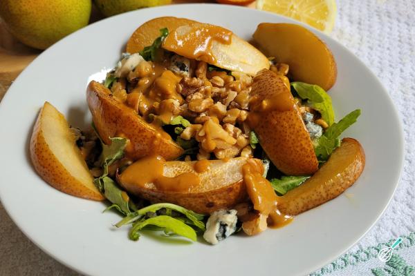 Salada de Pera com Gorgonzola: O Equilíbrio Perfeito e Salada de Pera com Gorgonzola: O Equilíbrio Perfeito e
