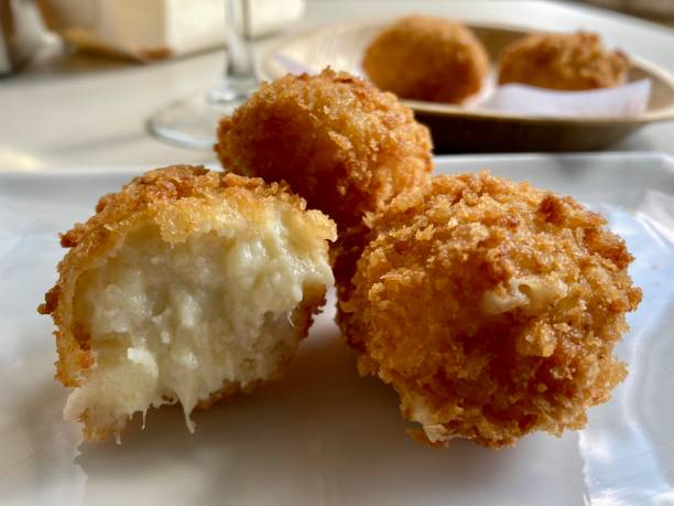 Bolinho de Arroz Crocante: O Segredo para Reaproveitar Sobras Bolinho de Arroz Crocante: O Segredo para Reaproveitar Sobras