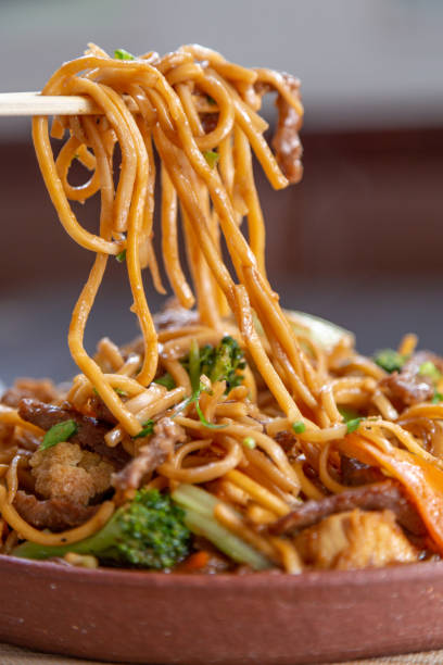 Yakisoba de Carne Suculento: Segredo do Molho Brilhante Yakisoba de Carne Suculento: Segredo do Molho Brilhante