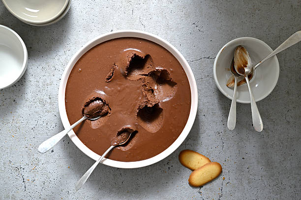 Paixão Cremosa: Chocolate e Caju Crocante que Desmancha na Boca Paixão Cremosa: Chocolate e Caju Crocante que Desmancha na Boca