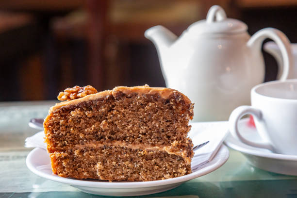 Bolo de Café e Nozes: O Segredo para um Chá da Tarde Sofisticado Bolo de Café e Nozes: O Segredo para um Chá da Tarde Sofisticado