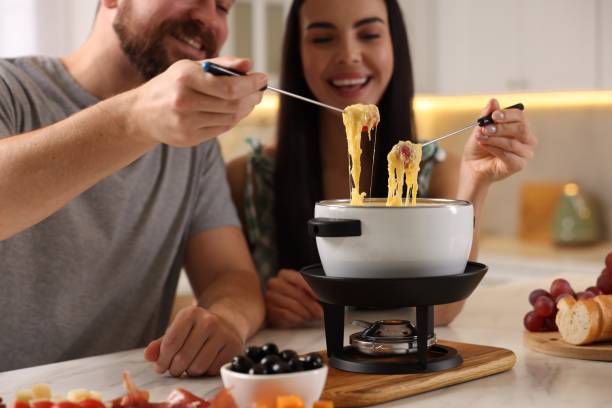 Fondue de Carne na Panelinha: O Segredo para Noites de Inverno Fondue de Carne na Panelinha: O Segredo para Noites de Inverno
