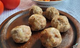 Almôndegas de Linguiça Recheadas com Queijo Cremoso