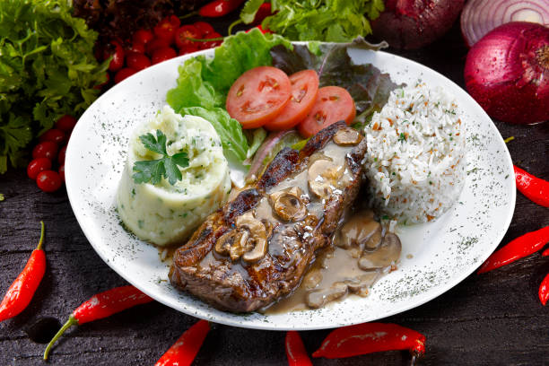 Strogonoff de Salsicha Econômico: O Jantar Rápido que Salva o Mês