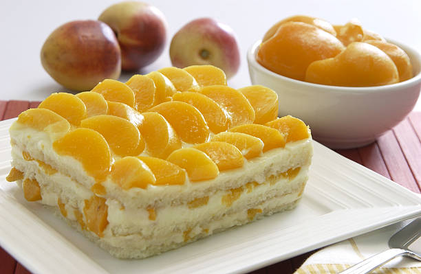 Bolo de Pêssego com Chantilly: O Segredo da Massa Fofa