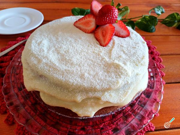 Bolo de Morango com Leite Ninho Molhadinho Bolo de Morango com Leite Ninho Molhadinho