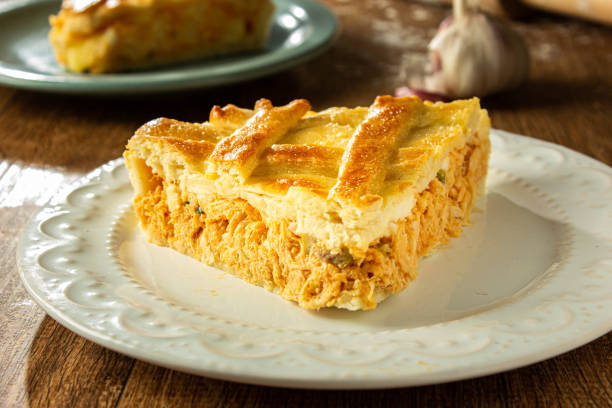 Torta de Frango Cremosa: O Truque do Requeijão que Derrete na Torta de Frango Cremosa: O Truque do Requeijão que Derrete na