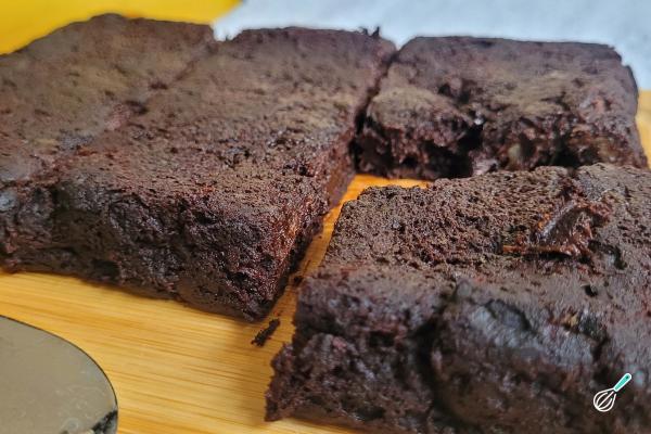 Brownie Banana Fit: Doce Saudável Sem Farinha e Sem Açúcar Brownie Banana Fit: Doce Saudável Sem Farinha e Sem Açúcar