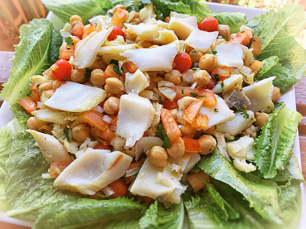 Salada de Bacalhau com Grão-de-Bico: Segredo para o Tempero Salada de Bacalhau com Grão-de-Bico: Segredo para o Tempero