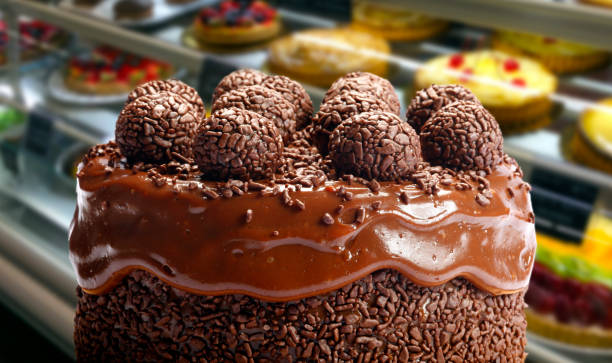 Torta de Brigadeiro com Sorvete e Bis: Sobremesa de Sucesso Torta de Brigadeiro com Sorvete e Bis: Sobremesa de Sucesso