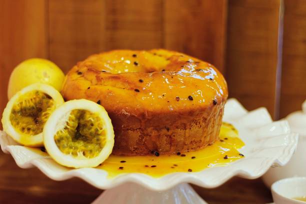 Bolo de Frutas Cristalizadas Úmido: Segredo da Massa Fofa Bolo de Frutas Cristalizadas Úmido: Segredo da Massa Fofa