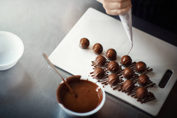 Bomba de Chocolate Recheada: O Segredo da Pâtisserie Perfeita Bomba de Chocolate Recheada: O Segredo da Pâtisserie Perfeita