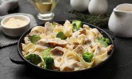 Macarrão Cremoso de Frango e Brócolis: Truque para o Molho Não