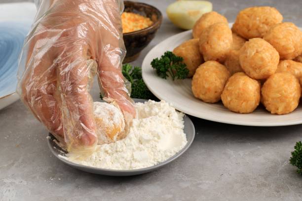 Bolinho de Arroz Crocante: Como Aproveitar as Sobras Bolinho de Arroz Crocante: Como Aproveitar as Sobras