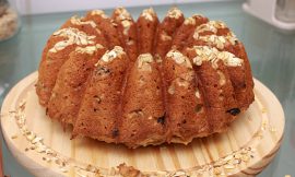 Bolo de Banana com Uva Passa: O Segredo da Massa Úmida e Crocante