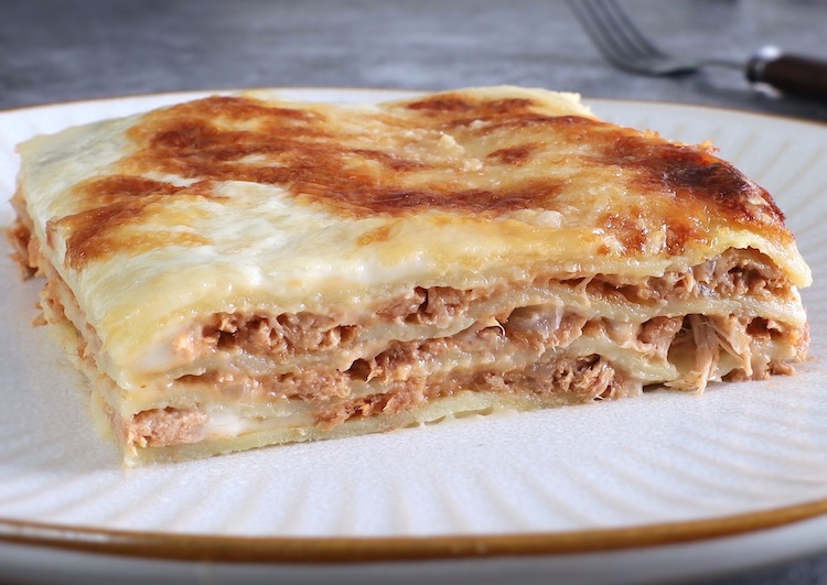 Lasanha de Atum Suculenta: O Truque para a Massa Ficar Al Dente Lasanha de Atum Suculenta: O Truque para a Massa Ficar Al Dente