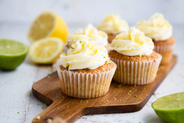 Cupcake de Limão Fofinho: Segredo da Massa Úmida com Cobertura