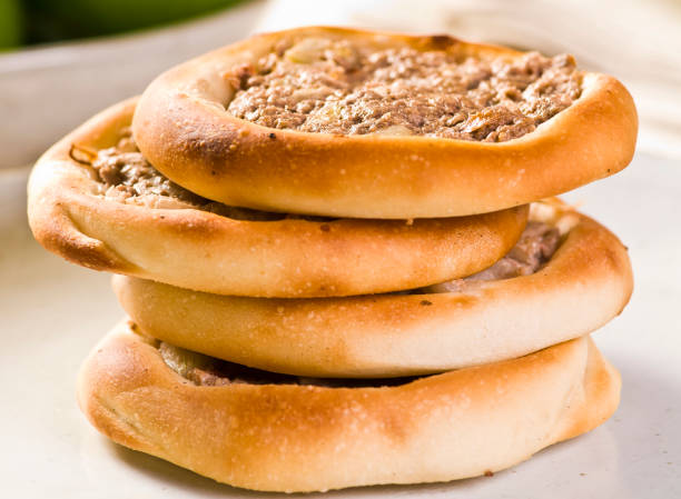 Esfiha Aberta de Massa Macia que Não Resseca no Forno Esfiha Aberta de Massa Macia que Não Resseca no Forno