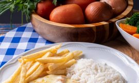 Frango à Parmegiana Cremoso: O Segredo do Requeijão que Derrete
