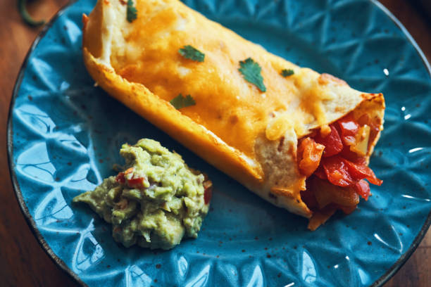 Tortilha de Frango e Legumes de Forno: Prática e Sem Erro Tortilha de Frango e Legumes de Forno: Prática e Sem Erro