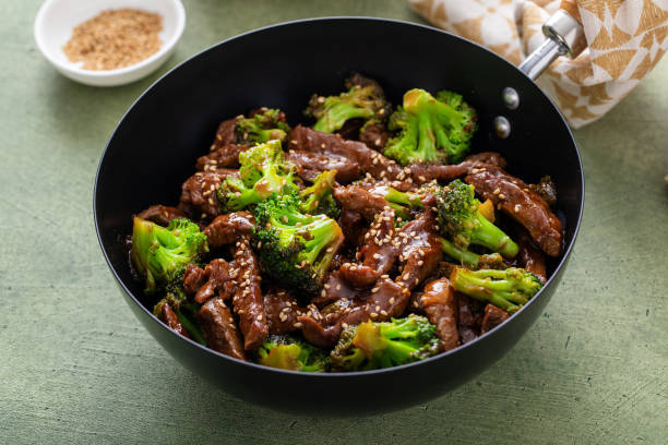 Carne com Brócolis Suculenta: O Segredo do Molho Oriental Carne com Brócolis Suculenta: O Segredo do Molho Oriental