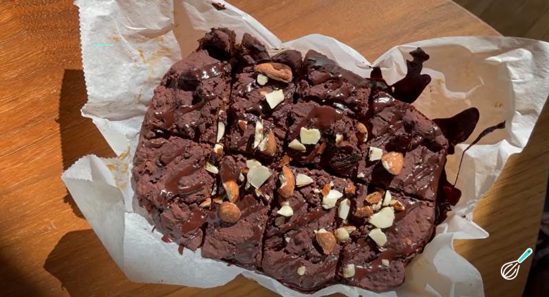 Brownie Feijão Branco Sem Glúten: Crocante e Cremoso Brownie Feijão Branco Sem Glúten: Crocante e Cremoso