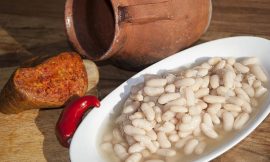 Sopa de Feijão com Paio e Calabresa: Sabor Tradicional