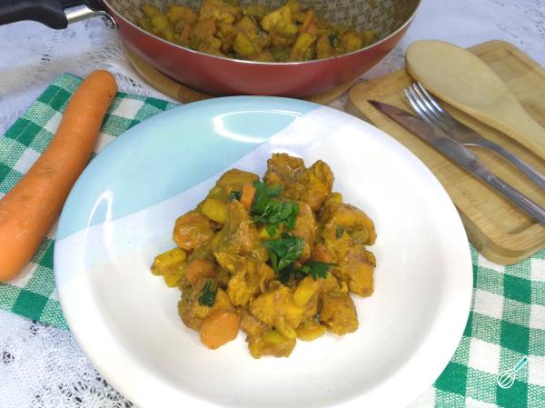 Frango com Açafrão e Legumes: Prato Único Molhadinho e Saudável