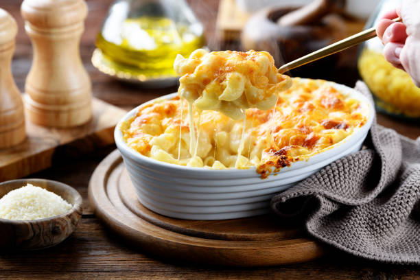 Lanche de Forno Cremoso: Truque do Atum com Queijo Gratinado Lanche de Forno Cremoso: Truque do Atum com Queijo Gratinado