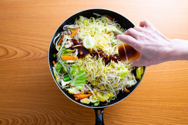 Yakisoba de Carne Fácil que Não Empasta: Truque do Molho Perfeito Yakisoba de Carne Fácil que Não Empasta: Truque do Molho Perfeito