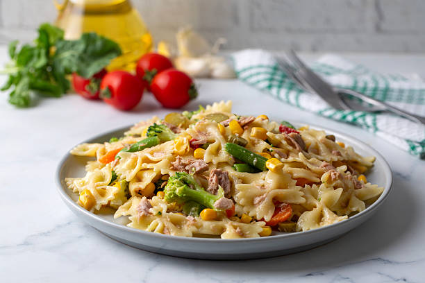 Salada de Macarrão Cremosa com Atum: O Segredo do Almoço Prático Salada de Macarrão Cremosa com Atum: O Segredo do Almoço Prático