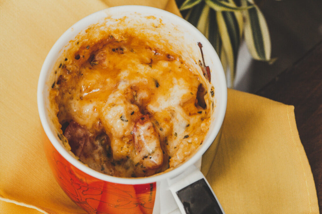 Pizza na Caneca Pronta em 3 Minutos: O Segredo do Lanche Rápido