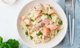 Estrogonofe de Salmão Cremoso: Truque Para o Peixe Ficar Macio