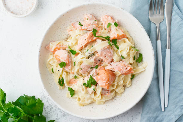 Estrogonofe de Salmão Cremoso: Truque Para o Peixe Ficar Macio