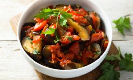 Peixe com Ratatouille e Purê de Banana: Combinação Sofisticada