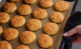 Bolinho de Chuva Assado: O Segredo da Massa Leve que Derrete na