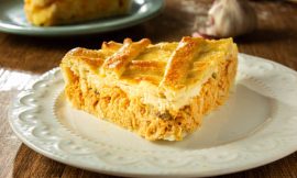 Torta de Camarão Cremosa: O Segredo da Massa que Derrete na Boca