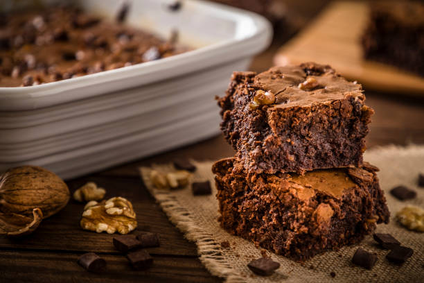 Torta Brownie de Avelãs: O Segredo da Massa Crocante com Recheio
