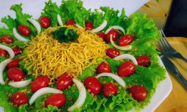 Salada de Alface com Batata Palha: O Segredo da Textura Crocante