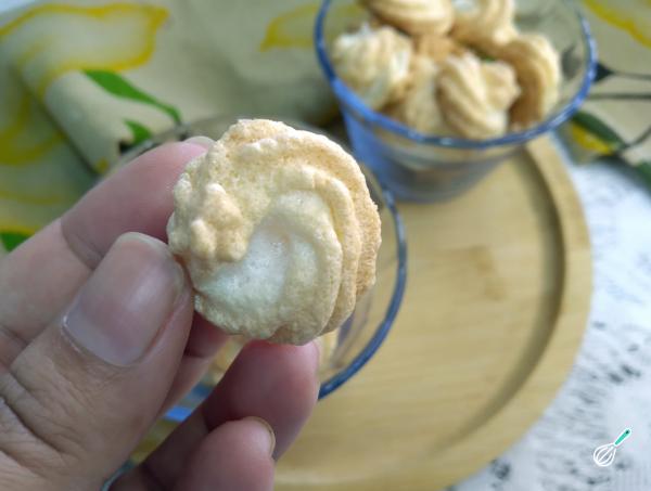 Suspiros Veganos que Derretem: Segredo da Aquafaba Firme Suspiros Veganos que Derretem: Segredo da Aquafaba Firme