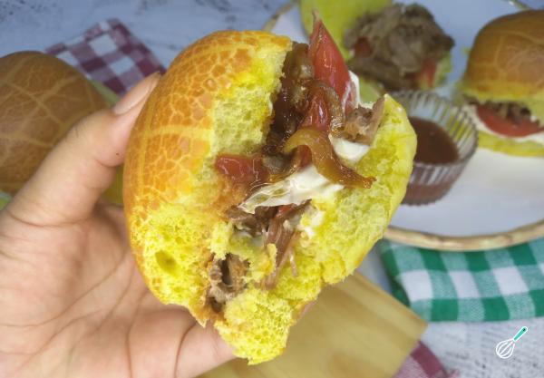 Lanche de Costela Desfiada: O Segredo da Carne que Desmancha