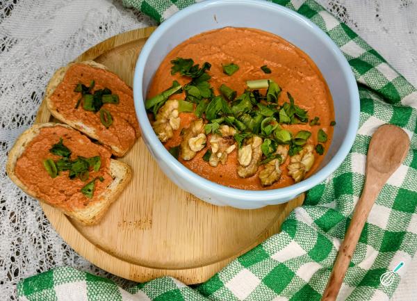 Muhammara: Pasta de Pimentão Vermelho com Nozes Muhammara: Pasta de Pimentão Vermelho com Nozes
